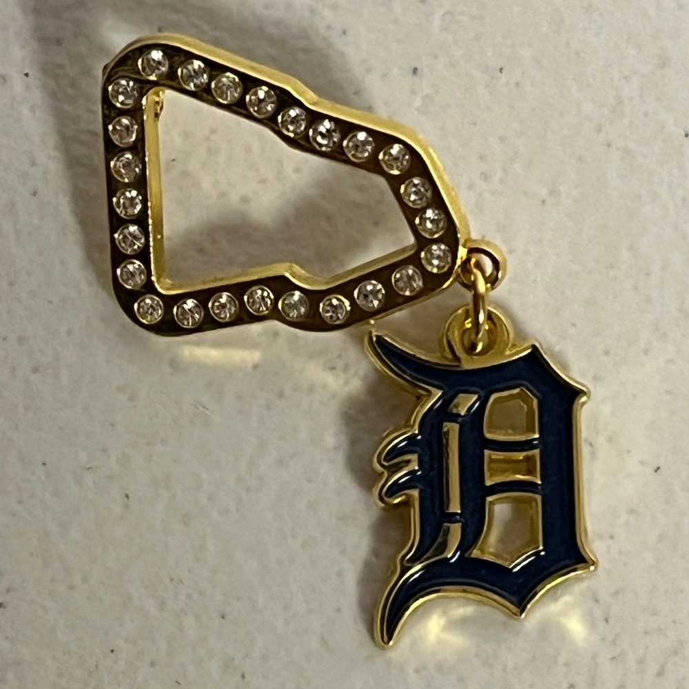 New Era Detroit Tigers Logo Pin Brooch Baseball Pins Streetwear Hat Hats